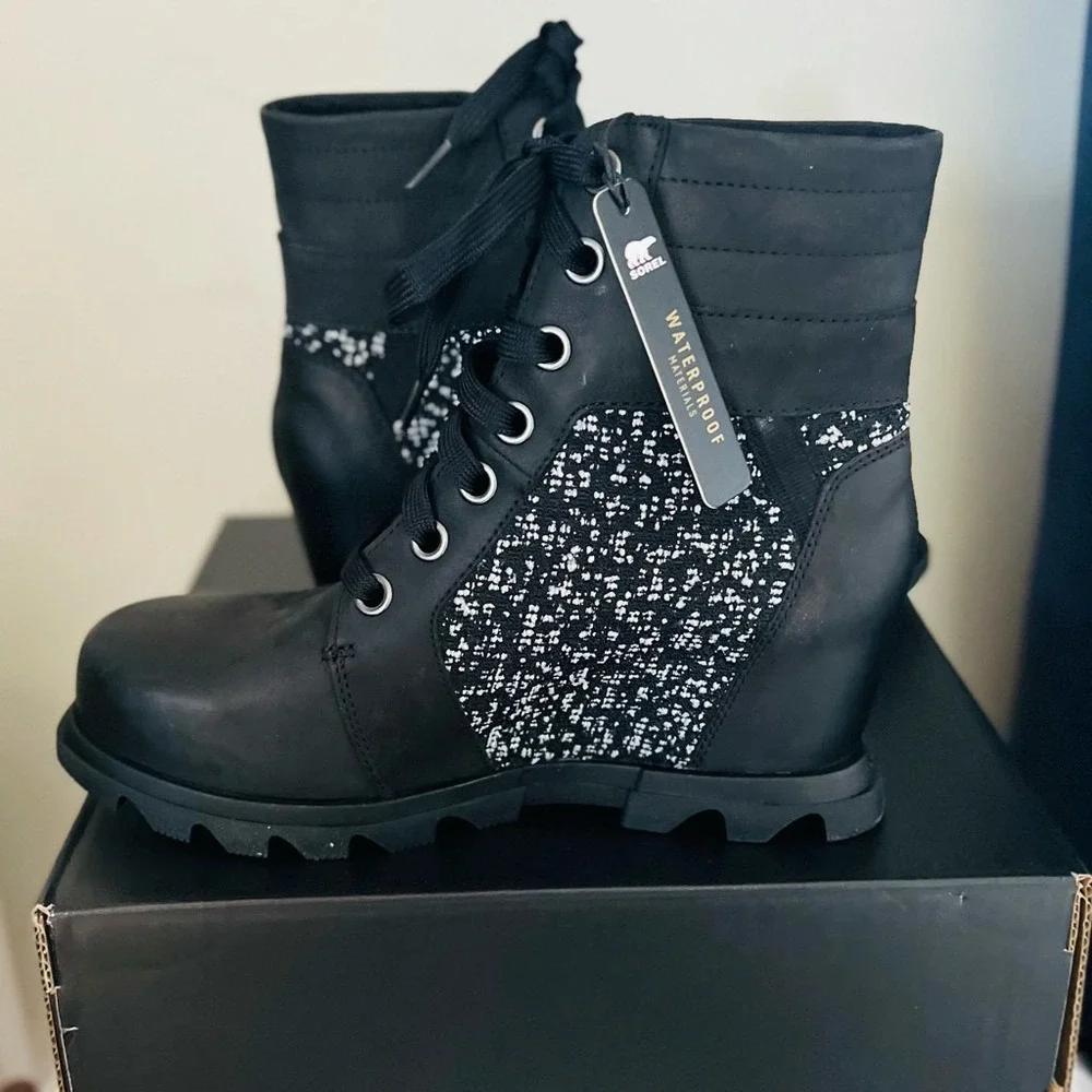 SOREL Joan of Arctic Waterproof Wedge III Lexie Lace-Up Bootie, Black,‎ 9.5, NWT
